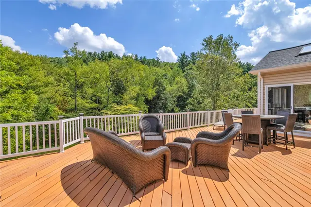 405 Mallard Dr gallery image 11