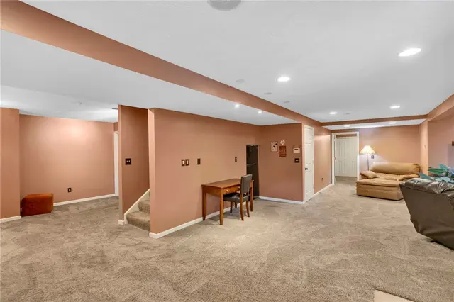 405 Mallard Dr gallery image 12