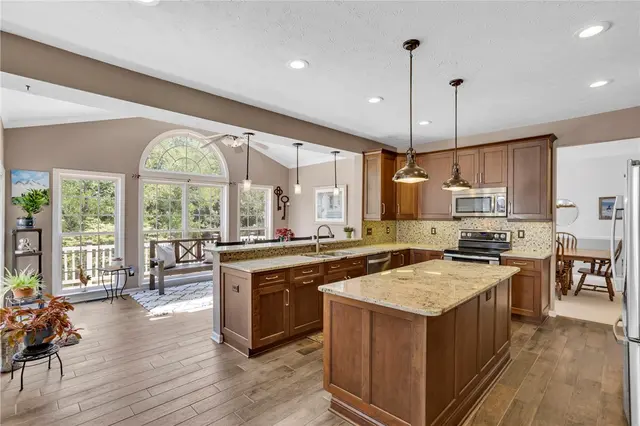 405 Mallard Dr gallery image 13
