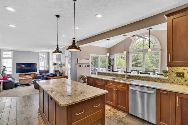 405 Mallard Dr gallery image 14