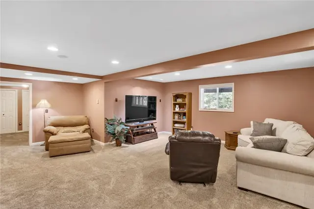 405 Mallard Dr gallery image 22