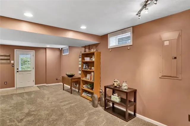 405 Mallard Dr gallery image 37