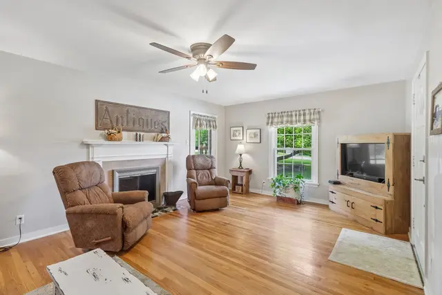 405 Vineyard DRIVE gallery image 5