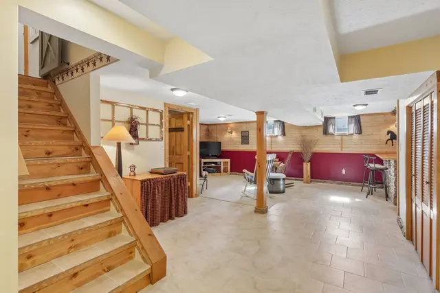 405 Vineyard DRIVE gallery image 7