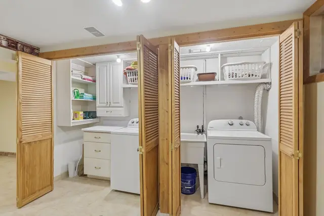 405 Vineyard DRIVE gallery image 12