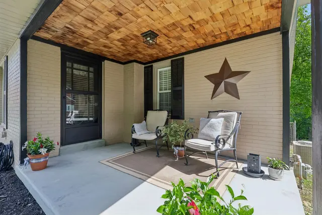 405 Vineyard DRIVE gallery image 15