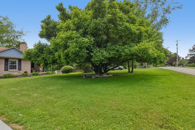 405 Vineyard DRIVE gallery image 24