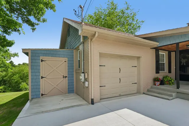 405 Vineyard DRIVE gallery image 32