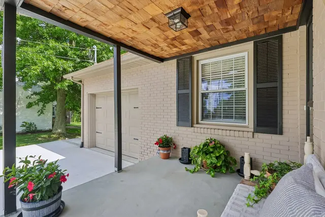 405 Vineyard DRIVE gallery image 37