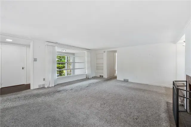 4054 Clarkland Ave gallery image 8