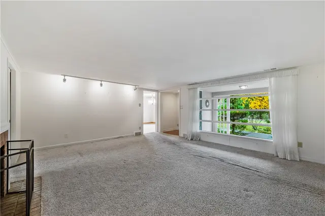 4054 Clarkland Ave gallery image 12