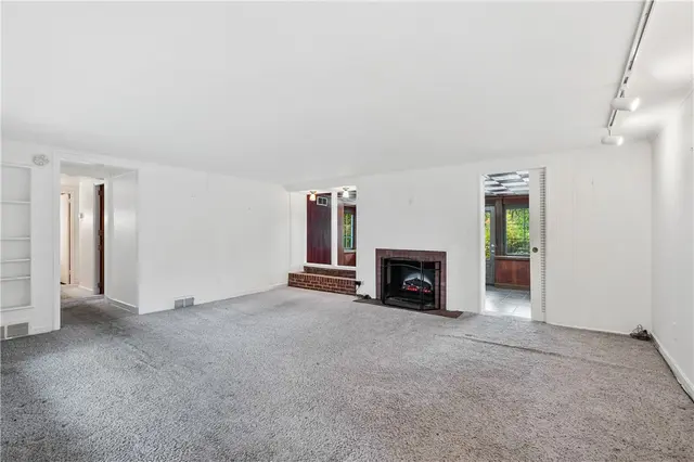 4054 Clarkland Ave gallery image 23