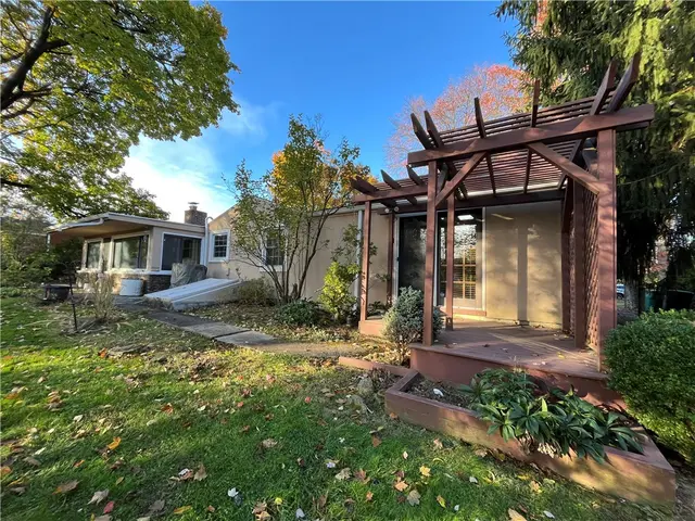 4054 Clarkland Ave gallery image 25