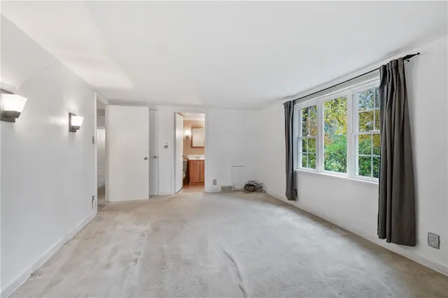 4054 Clarkland Ave gallery image 39