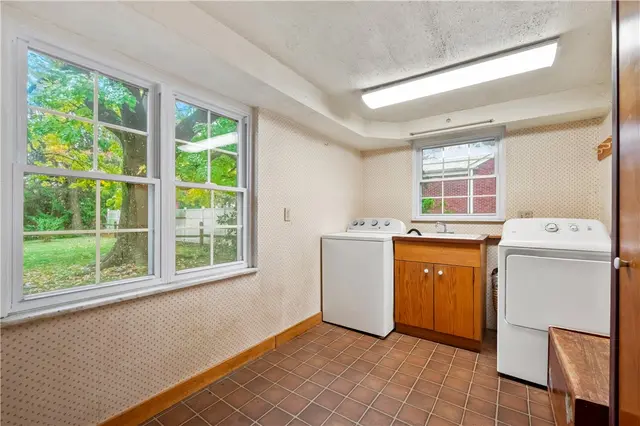 4054 Clarkland Ave gallery image 44
