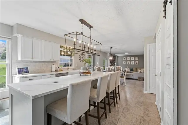 406 Arbor Dr gallery image 5