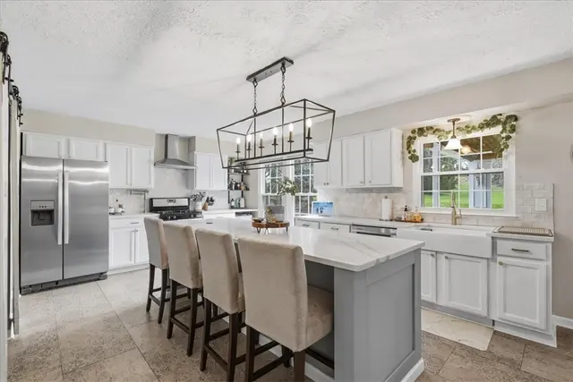 406 Arbor Dr gallery image 6