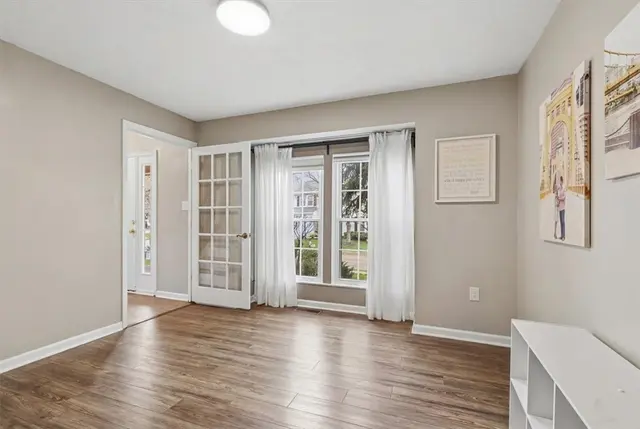406 Arbor Dr gallery image 10