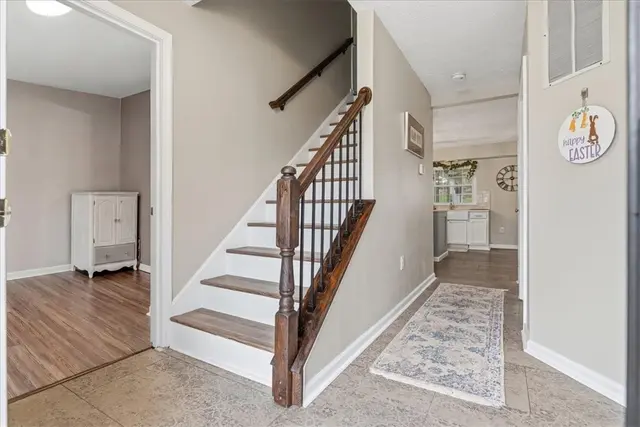 406 Arbor Dr gallery image 12