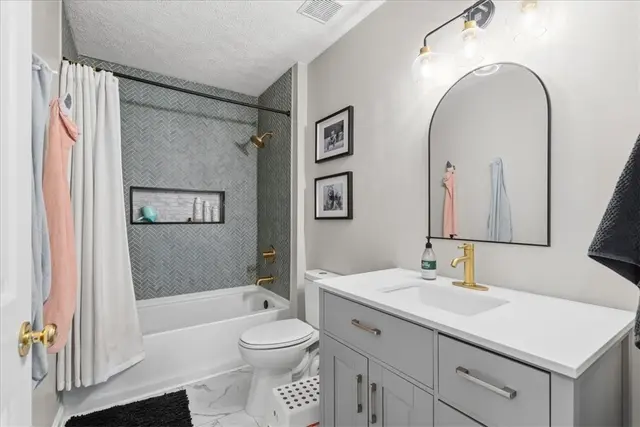 406 Arbor Dr gallery image 26