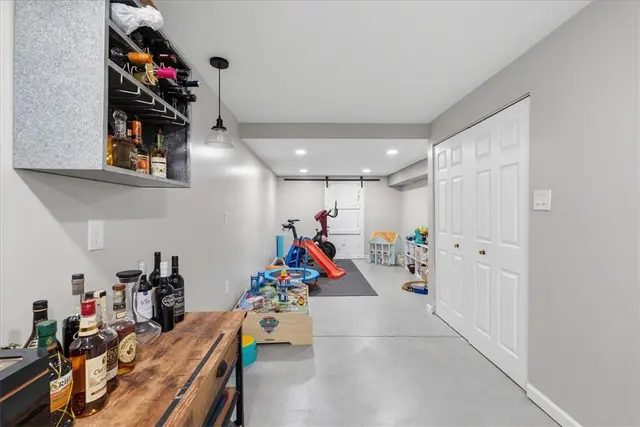 406 Arbor Dr gallery image 29