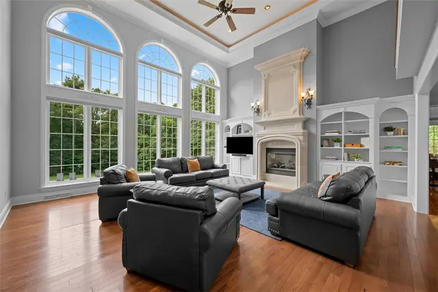406 Blackstone Lane gallery image 13