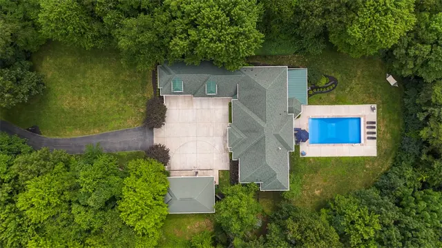 406 Blackstone Lane gallery image 38