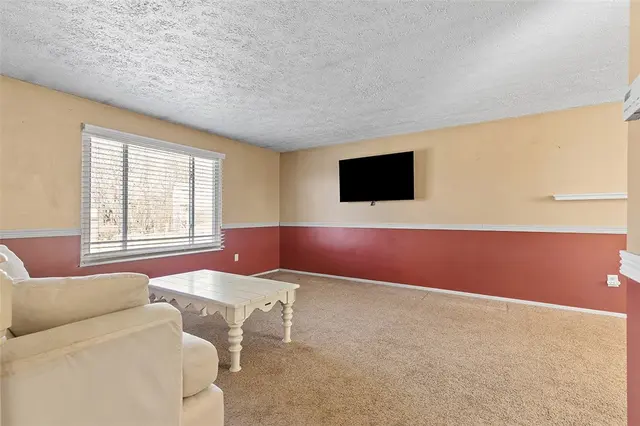 406 Blaze Dr gallery image 5