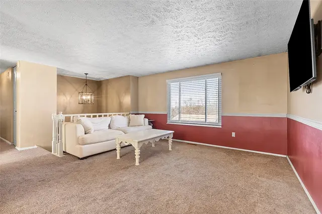 406 Blaze Dr gallery image 6