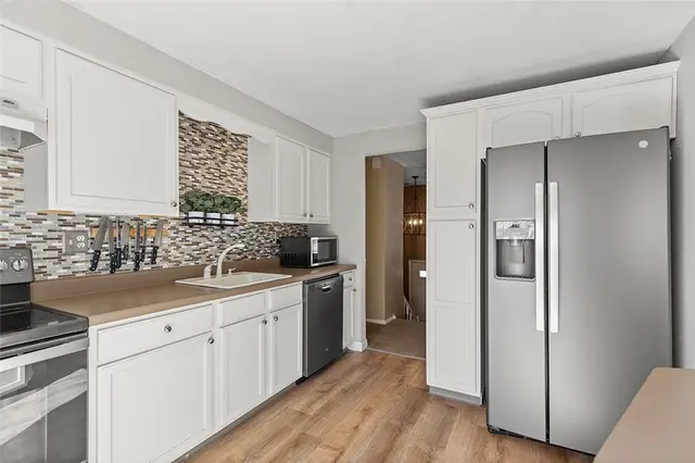 406 Blaze Dr gallery image 8