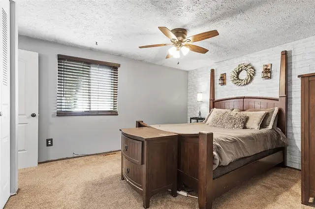 406 Blaze Dr gallery image 24