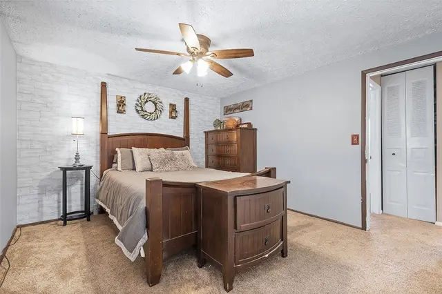 406 Blaze Dr gallery image 25