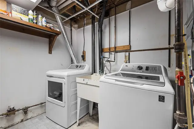 406 Blaze Dr gallery image 28