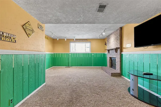 406 Blaze Dr gallery image 30