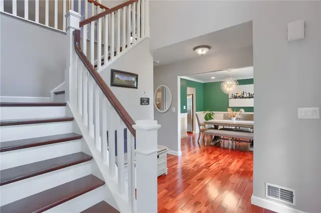 406 Chatham Ln gallery image 7