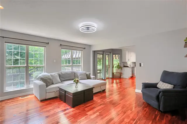 406 Chatham Ln gallery image 8