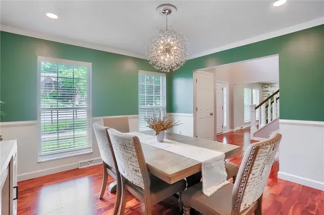 406 Chatham Ln gallery image 9