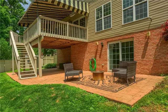 406 Chatham Ln gallery image 11