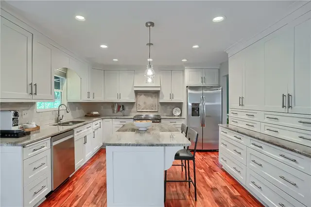 406 Chatham Ln gallery image 12