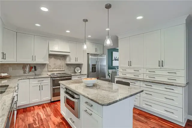 406 Chatham Ln gallery image 13
