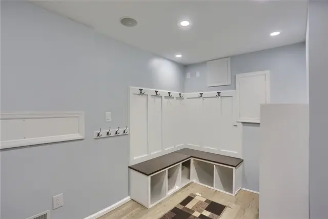 406 Chatham Ln gallery image 18