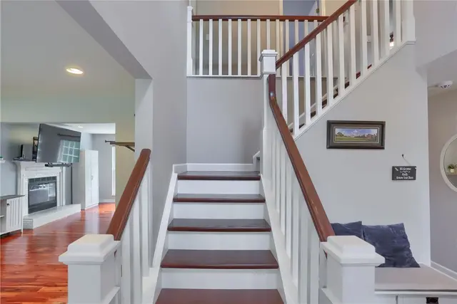 406 Chatham Ln gallery image 19