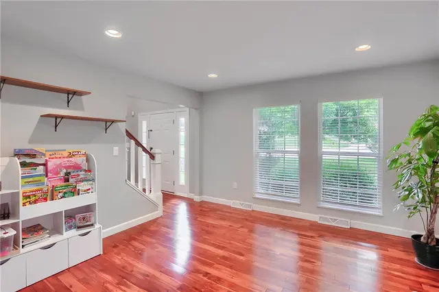 406 Chatham Ln gallery image 20