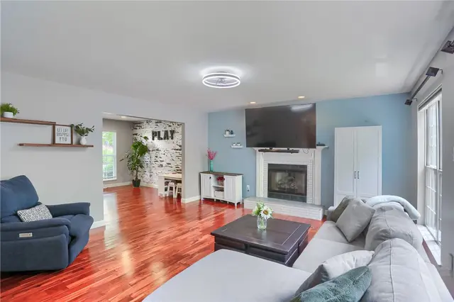 406 Chatham Ln gallery image 21