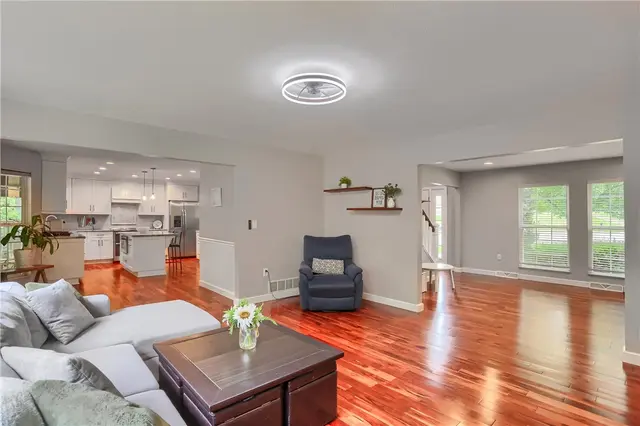 406 Chatham Ln gallery image 22