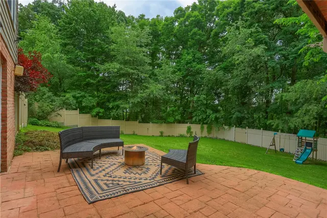 406 Chatham Ln gallery image 31