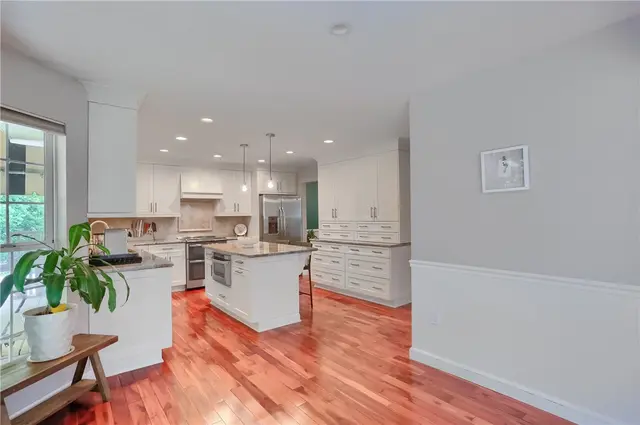 406 Chatham Ln gallery image 32