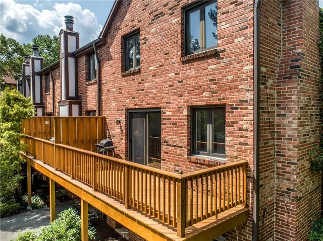 406 Cottingham Court gallery image 8