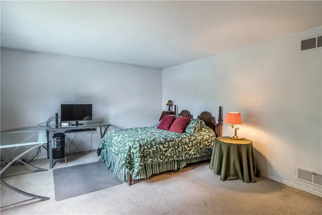 406 Cottingham Court gallery image 10