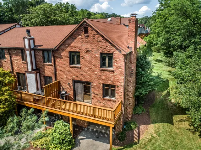406 Cottingham Court gallery image 13